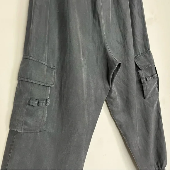 ALICE + OLIVIA DEDE SMOCKED CARGO PANTS IN BLACK SIZE LARGE - Picture 13 of 14